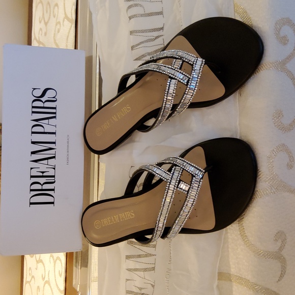 DREAM PAIRS Rhinestone Thong Sandals - Picture 1 of 8